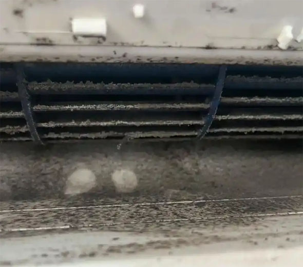 烟台空调吹的风有股烧焦味是怎么回事
